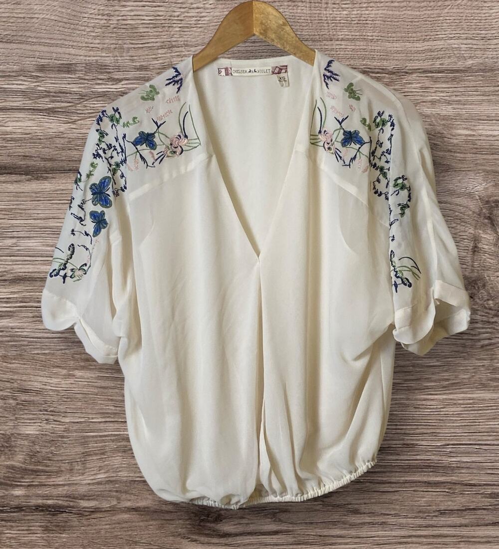 Chelsea and Violet Cottagecore Floral Embroidered Surplice Blouse Women Size XS
